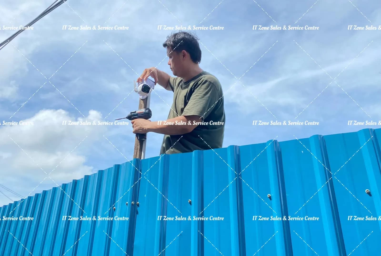 Photo 2 of TP-Link outdoor camera with a built-in microphone