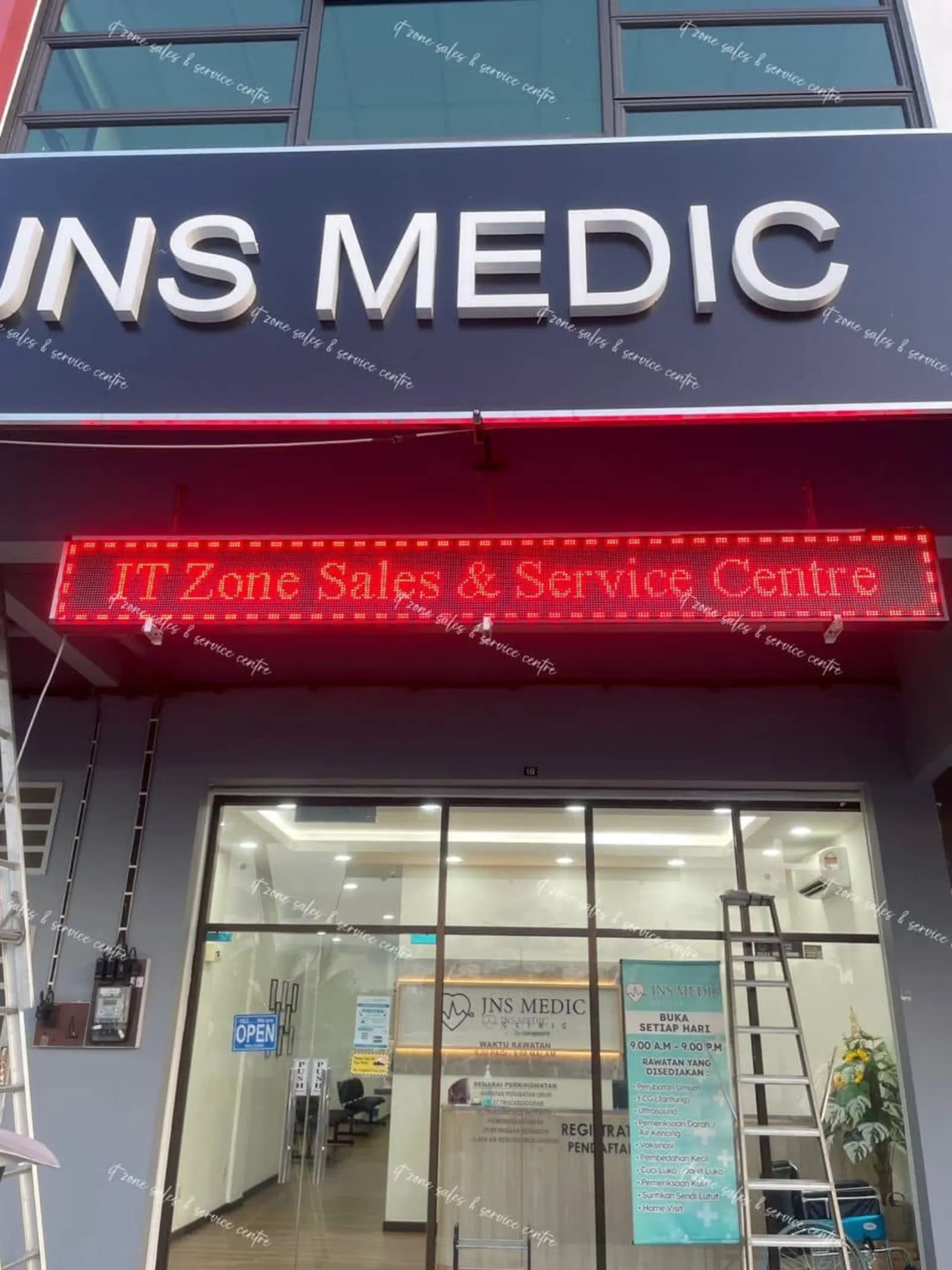 Photo 3 of LED sign board installed on a shopfront