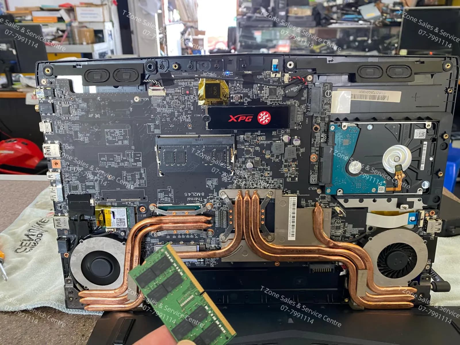 Photo 3 of MSI laptop stuck on a blue screen